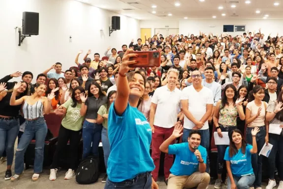 Estudiantes en conferencia